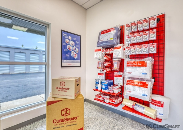 Facility photo: //images.sparefoot.com/medium/23774669ddf9bae1cc7.jpg