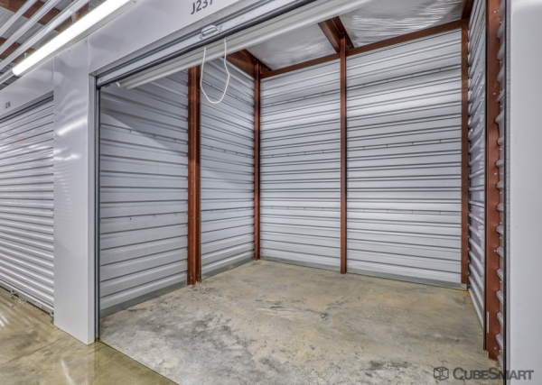 Facility photo: //images.sparefoot.com/medium/23774669ddf9bd22d19.jpg