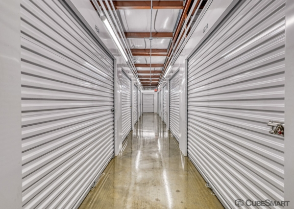 Facility photo: //images.sparefoot.com/medium/23774669df4a94bd01f.jpg