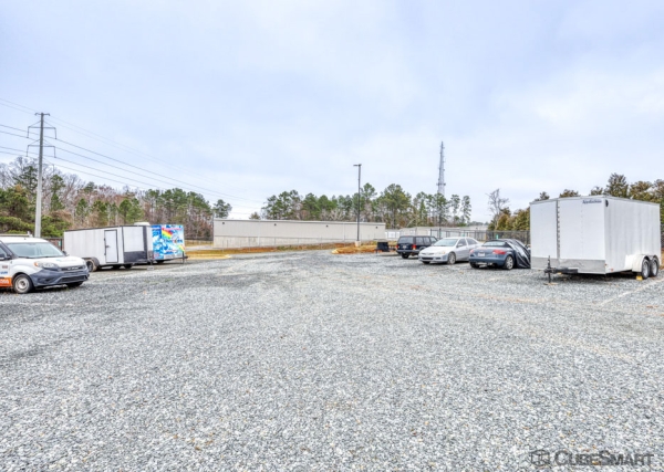 Facility photo: //images.sparefoot.com/medium/23774669e099c318896.jpg