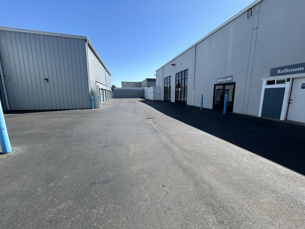 Facility photo: //images.sparefoot.com/medium/23775766d8cc845ac2e.jpg