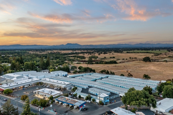 Facility photo: //images.sparefoot.com/medium/23775768afa2b95ac89.jpg