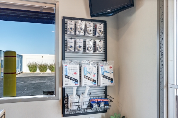 Facility photo: //images.sparefoot.com/medium/23775768afa2bf658f3.jpg