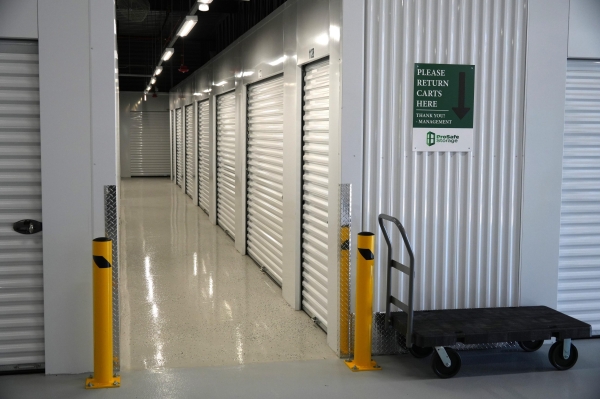 Facility photo: //images.sparefoot.com/medium/237773689e51f95359a.jpg