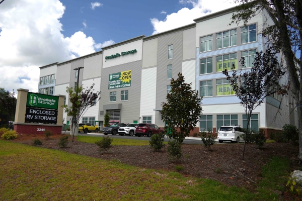 Facility photo: //images.sparefoot.com/medium/237773689e52075d982.jpg