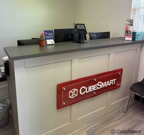 Facility photo: //images.sparefoot.com/medium/237774689460ca35def.jpg