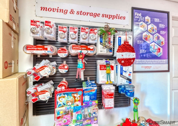 Facility photo: //images.sparefoot.com/medium/2377746971e16e2d2a3.jpg