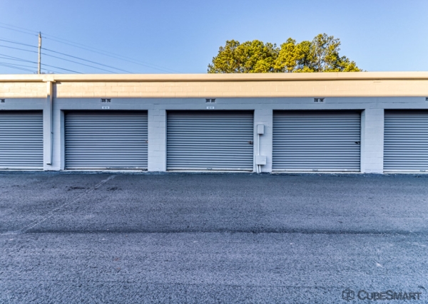 Facility photo: //images.sparefoot.com/medium/2377746977285c0e0b6.jpg