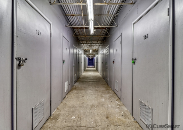 Facility photo: //images.sparefoot.com/medium/237774698d917721308.jpg