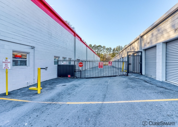 Facility photo: //images.sparefoot.com/medium/2377746a2a62c847bfc.jpg