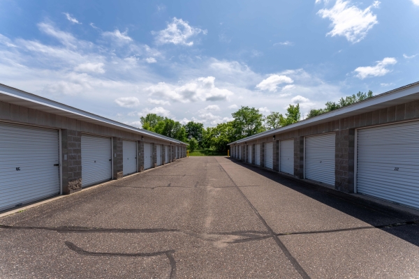 Facility photo: //images.sparefoot.com/medium/2377876914b85ee1669.jpg