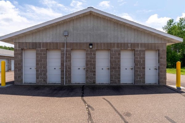 Facility photo: //images.sparefoot.com/medium/2377876914b8692fa1c.jpg