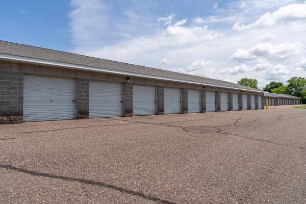 Facility photo: //images.sparefoot.com/medium/2377876914b8c038ed9.jpg