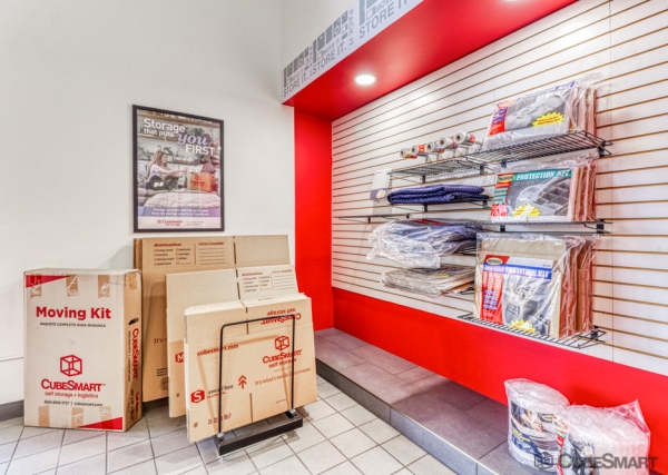 Storage Units at CubeSmart Self Storage - Pearl Street - 4880 Pearl Street