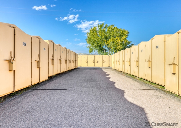 Storage Units at CubeSmart Self Storage - Pearl Street - 4880 Pearl Street