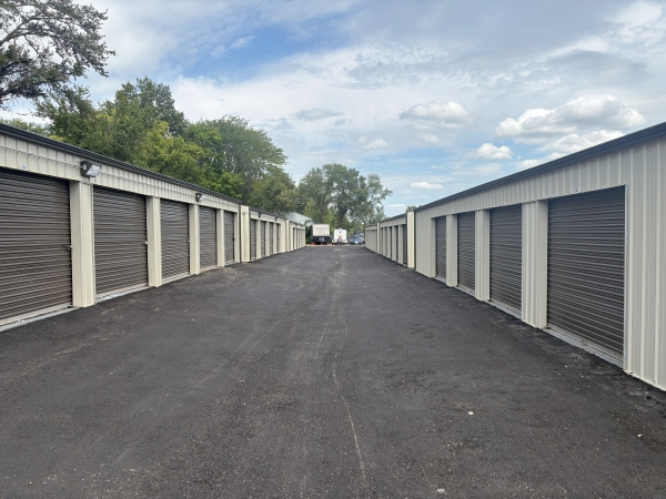 Facility photo: //images.sparefoot.com/medium/23780268b74c4ab51a6.jpg
