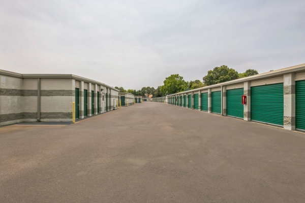 Storage Units at StorageMart - Kempsville Rd - 1940 Kempsville Road