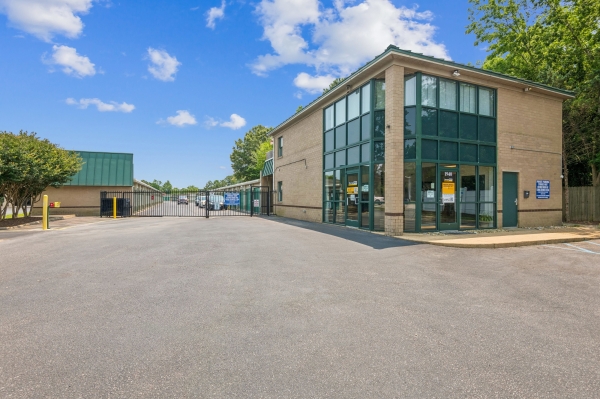 Storage Units at StorageMart - Kempsville Rd - 1940 Kempsville Road