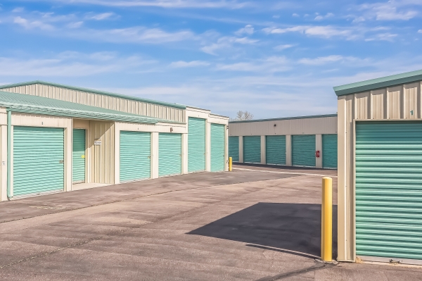 Facility photo: //images.sparefoot.com/medium/2378916862fb08410e0.jpg