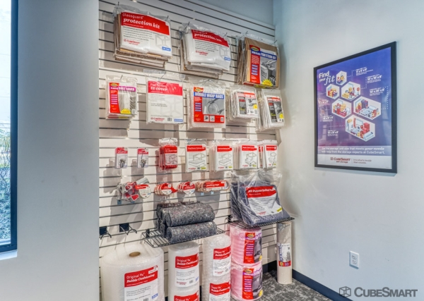 Facility photo: //images.sparefoot.com/medium/237897688c7caa68246.jpg