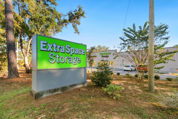 Facility photo: //images.sparefoot.com/medium/2379056994315b95b42.jpg