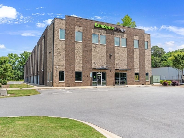 Facility photo: //images.sparefoot.com/medium/2379096904f21ad68ee.jpg