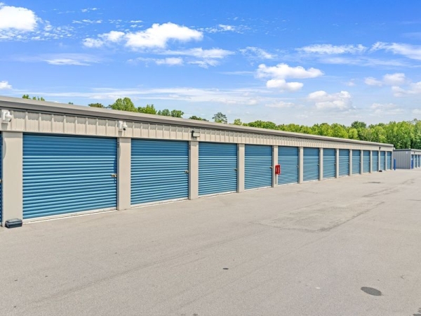 Facility photo: //images.sparefoot.com/medium/2379096904f24f7fd5f.jpg