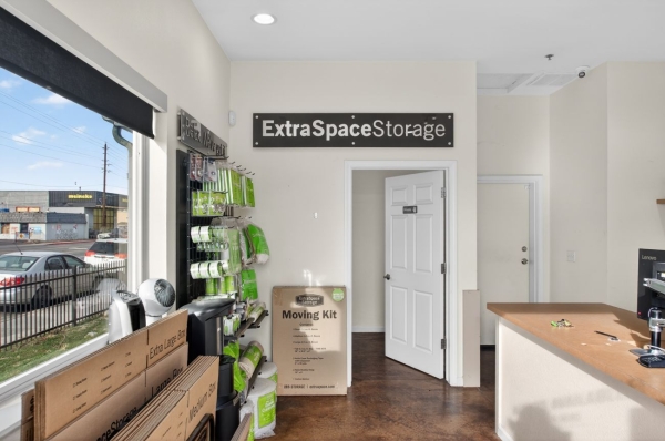 Facility photo: //images.sparefoot.com/medium/23791069943129ef2bc.jpg