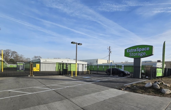 Facility photo: //images.sparefoot.com/medium/2379106994312d09152.jpg