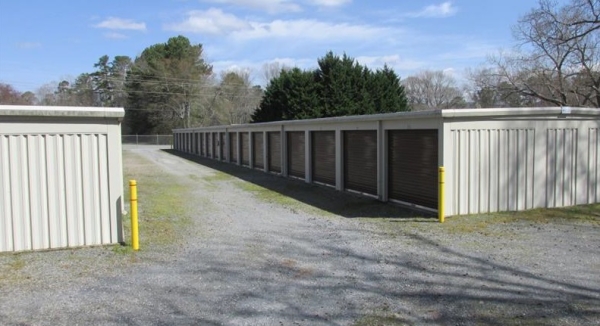 Facility photo: //images.sparefoot.com/medium/2379156a05cb64db62f.jpg