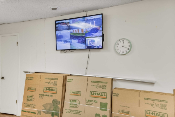 Facility photo: //images.sparefoot.com/medium/23791668f26be97ba44.jpg
