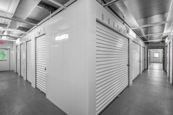 Facility photo: //images.sparefoot.com/medium/23791668f26bf65412f.jpg