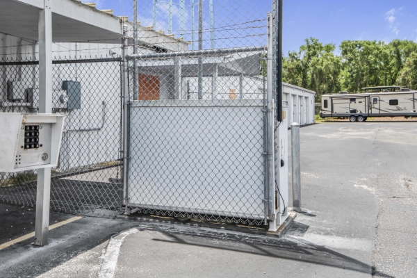 Facility photo: //images.sparefoot.com/medium/23791668f26c052eb2e.jpg