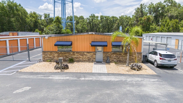 Facility photo: //images.sparefoot.com/medium/23791668f26c0b2e76d.jpg