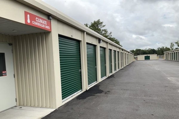 Facility photo: //images.sparefoot.com/medium/2379196a09c95d73f8d.jpg