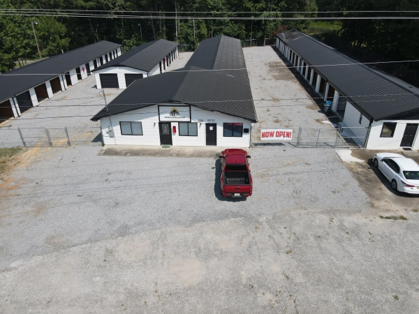 Facility photo: //images.sparefoot.com/medium/23799068ad112c37cd6.jpeg