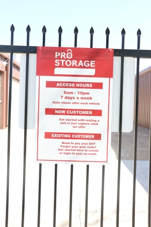 Facility photo: //images.sparefoot.com/medium/2379956887bd75ebad1.jpg