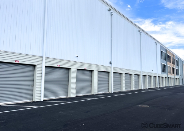 Facility photo: //images.sparefoot.com/medium/238047688b2d3edb06f.jpg