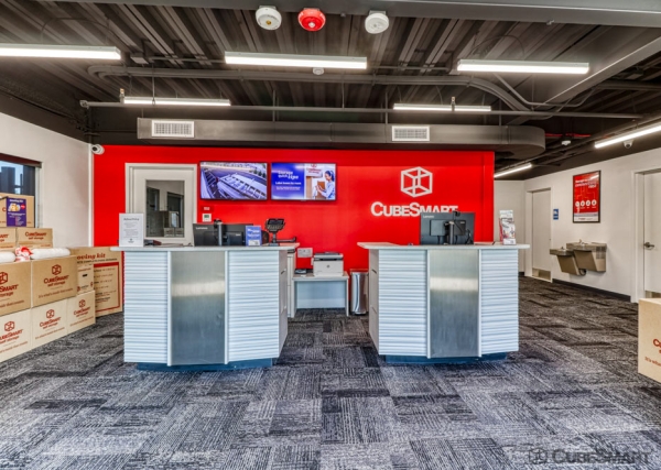 Facility photo: //images.sparefoot.com/medium/2380476985b15790400.jpg