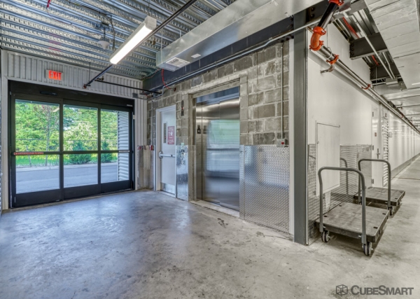 Facility photo: //images.sparefoot.com/medium/2380476989b1178b529.jpg