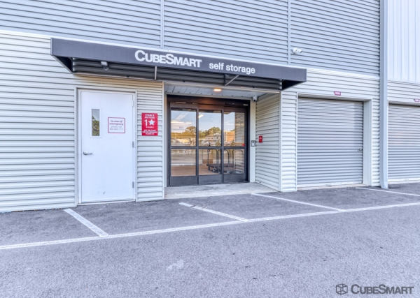 Facility photo: //images.sparefoot.com/medium/23804769df531f0831c.jpg