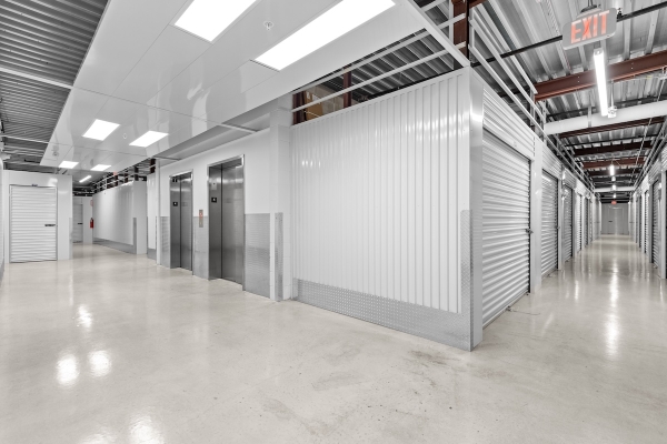 Facility photo: //images.sparefoot.com/medium/23807769544da280478.jpg