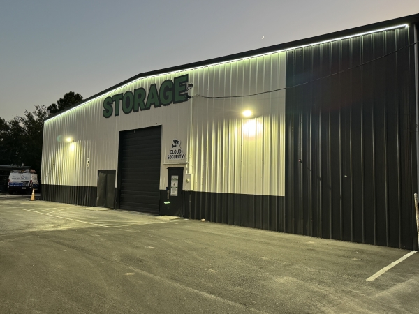 Facility photo: //images.sparefoot.com/medium/238078690f6ff9c9014.jpg