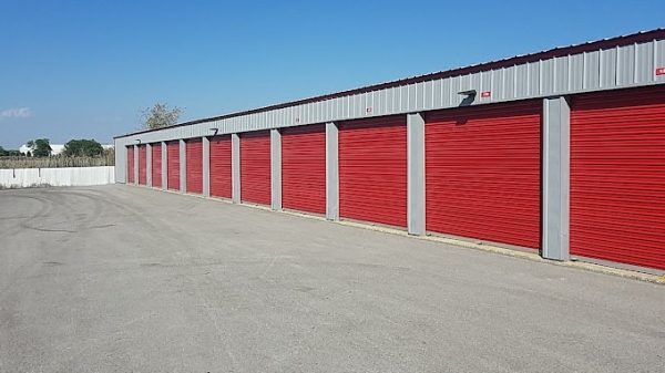 Facility photo: //images.sparefoot.com/medium/238083670428beaef49.jpg