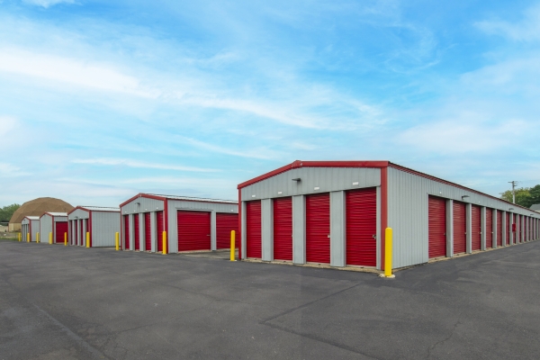 Facility photo: //images.sparefoot.com/medium/2380836862b78889bd5.jpg