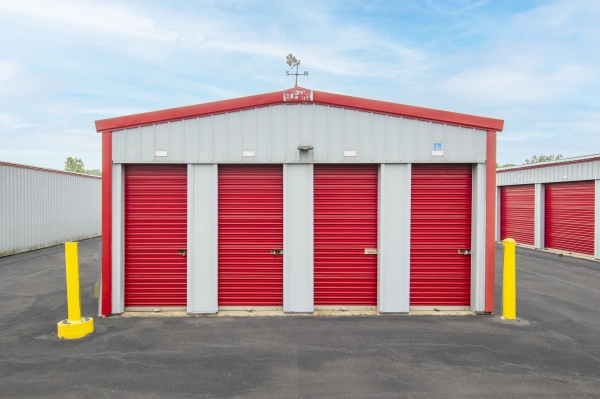 Facility photo: //images.sparefoot.com/medium/2380836862b78d7af4b.jpg