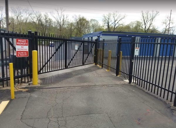 Facility photo: //images.sparefoot.com/medium/238084670429922278a.jpg