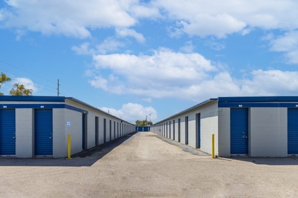 Facility photo: //images.sparefoot.com/medium/2380846914d3c75e121.jpg