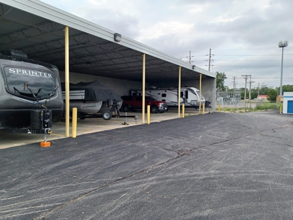 Facility photo: //images.sparefoot.com/medium/23808567042a9878f06.jpg