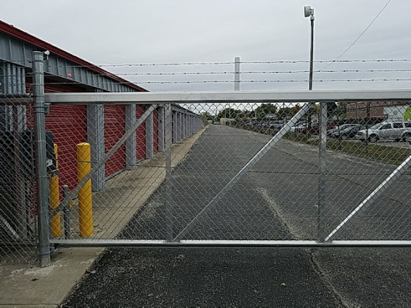 Facility photo: //images.sparefoot.com/medium/23808667042ac8e9d90.jpg